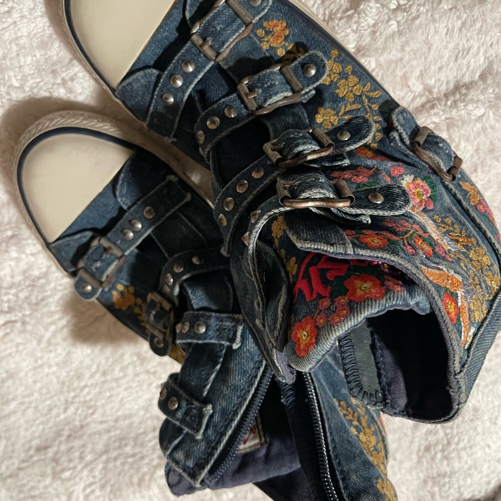 Ash Artistic Blue and Red Sneakers